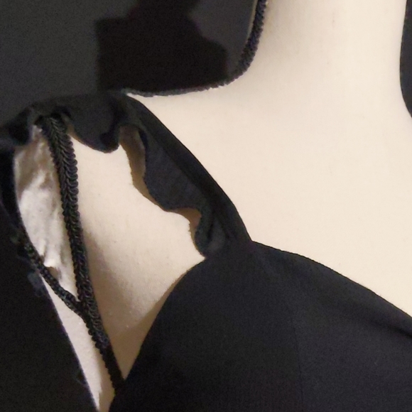 LF Into Ruffle Strap Crop Top - Picture 3 of 8